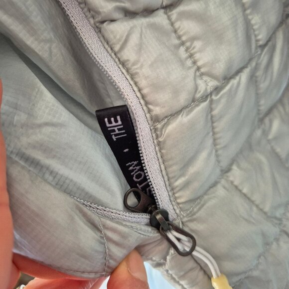 The North Face Thermoball Trekker Puffer Jacket Zip-Up Lightweight Grey - Picture 10 of 16